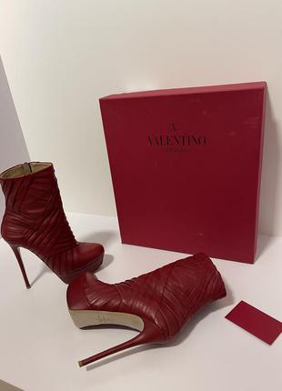 Ботинки valentino. оригинал 37