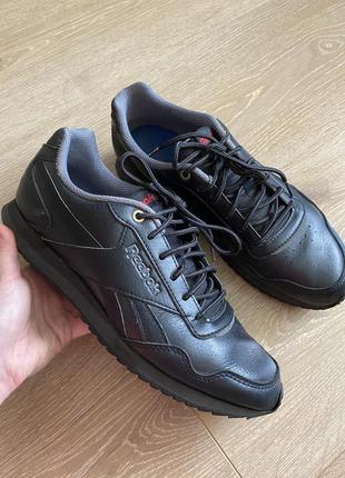 Кроссовки reebok р.43, кожанные.