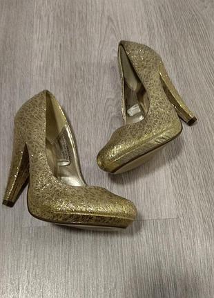 Золотистые туфельки для золушки