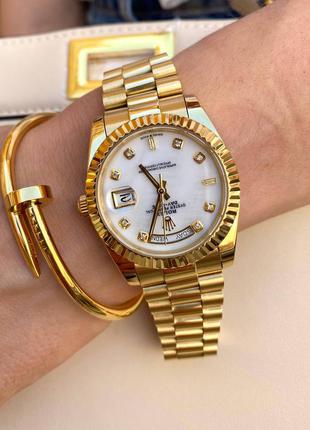 Часы наручные женские золотистые брендовое