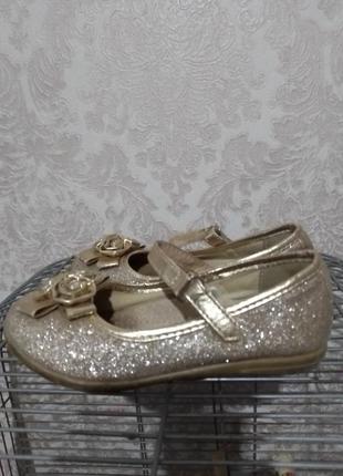 Шикарные золотые туфельки для принцессы2 фото