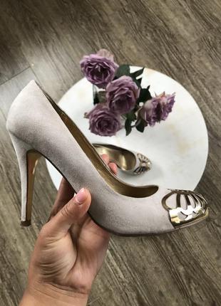 Туфлі металевий носочок