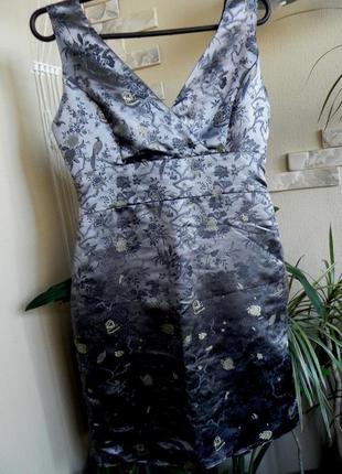 Нарядное серое платье с цветочным принтом  на подкладка