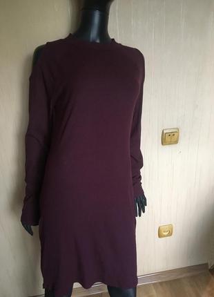 Сукня в рубчик з відкритими плечима