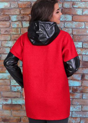 Теплая удлиненная женская куртка из букле и кожзама (333 букле красная)3 фото