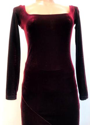 Бордовое бархатное платье-карандаш7 фото