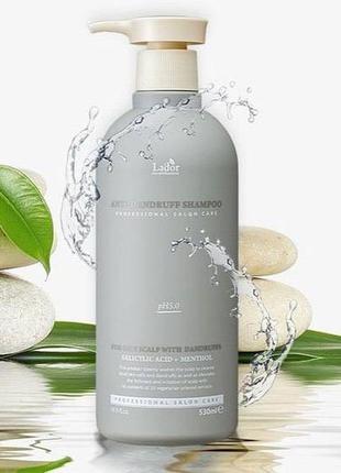 Слабокислотний шампунь проти лупи lador anti dandruff shampoo1 фото