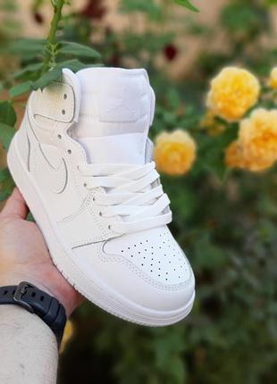 Женские высокие осенние кожаные кроссовки nike air jordan 🆕белые найк аир джордан2 фото