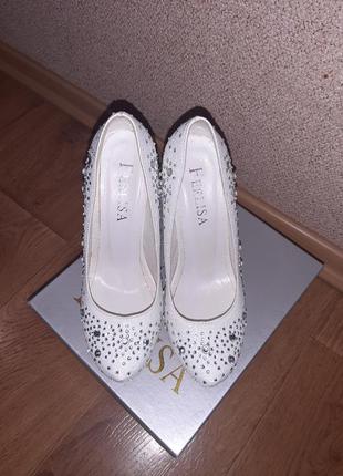 Туфли белые свадебные3 фото