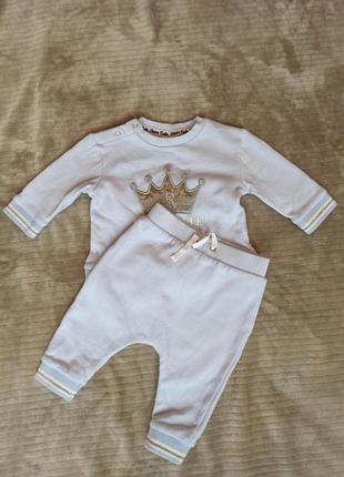 Блакитний костюм для дитини 3-6 місяців.