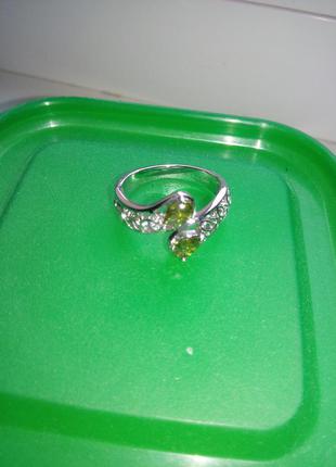 Ажурное кольцо с камнем перодот9255 фото