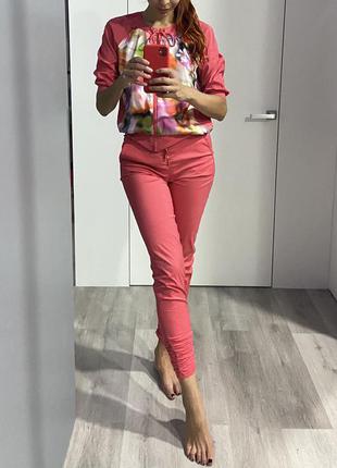 Брендовий жіночий костюмчик