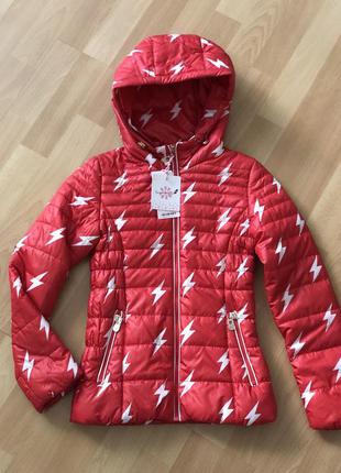 Куртка демісезонна для дівчинки.
