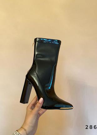 Ботинки на высоком каблуке