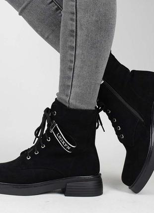 Стильные черные замшевые осенние деми ботинки низкий ход на шнуровке модные