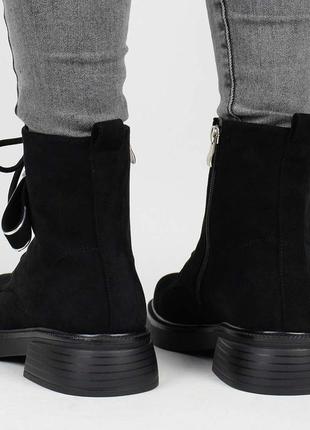 Стильні чорні замшеві осінні демі черевики низький хід на шнурівці модні3 фото