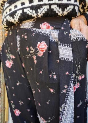 Брюки в принт цветы розы primark на резинке летние штаны стрейч высокая посадка2 фото