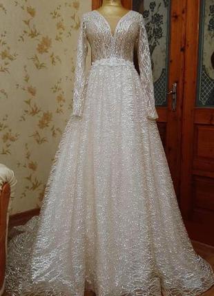 Весільна сукня зі шлейфом/блиск/перелив/нове1 фото