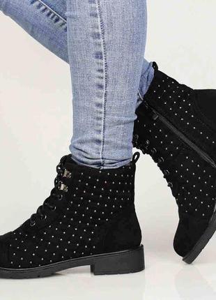 Стильные черные замшевые осенние деми ботинки низкий ход на шнуровке модные