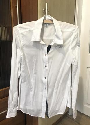 Белоснежная рубашка с вишивкой бисером