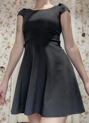 Чёрное платье мини