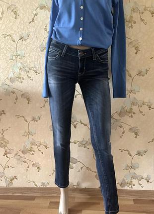 Джинсы