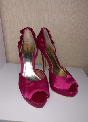 Атласные туфли с открытым носком малинового цвета 39 р.