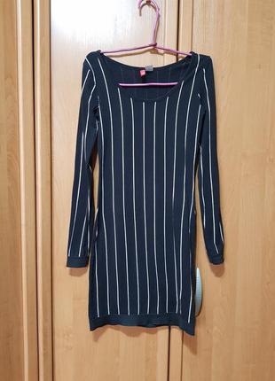 Стильное лёгкое трикотажное платье, чёрное платье в белую полосочку, сукня