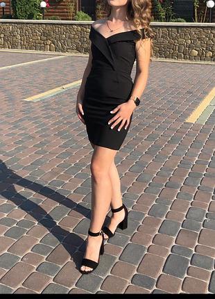 Красиве чорне плаття