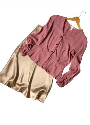 Блуза на пуговицах с баской