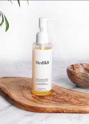 Очищаючий масло для особи medik8 lipid-balance cleansing oil