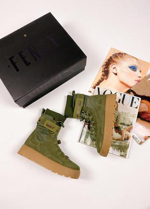 Женские замшевые оливковые зеленые стильные ботинки fenty x puma scuba boot olive модні жіночі замшеві оливкові зелені ботінки9 фото