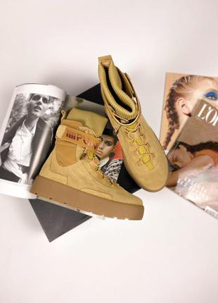 Женские замшевые песочные горчичные стильные ботинки fenty x puma scuba boot desert модні жіночі замшеві бежеві ботінки2 фото