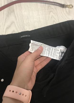 Чёрные джинсы с вышивкой розы