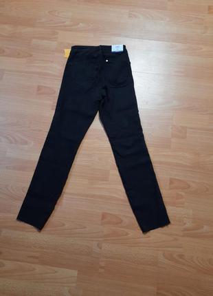 H&m новве чернве джинсы с необработанным нижним краем джинси штани брюки8 фото
