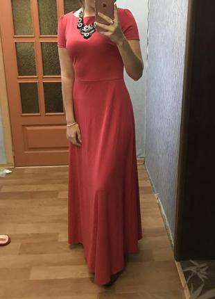 Платье в пол красное