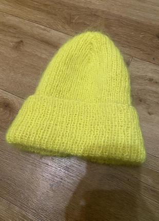 Шапка яскрава ручної роботи