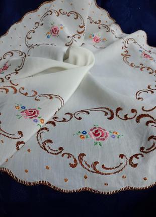 Скатерть салфетка пастельная роза винтаж вышивка гладью вручную ручной работы сатиновая шелковая с розочками6 фото