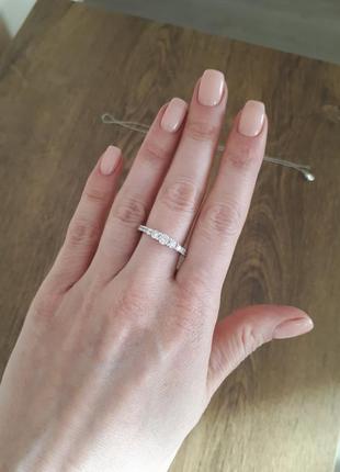 Срібне кільце з цирконіями "доріжка"