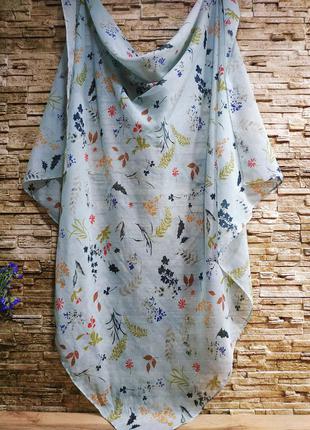 Красивый платок с осенним принтом