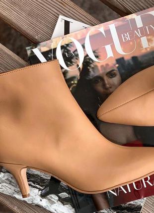 Ботильони шкіряні беж см гострим носком на підборах шпилька 6 см