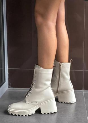 Ботинки кожаные на шнуровке из натуральной кожи светло бежевого цвета на платформе каблуке 8см