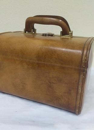 Винтажный кожаный чемоданчик. 29х21х23см4 фото