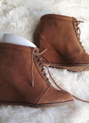Нереально круті утепленые коричневі черевики pull&bear