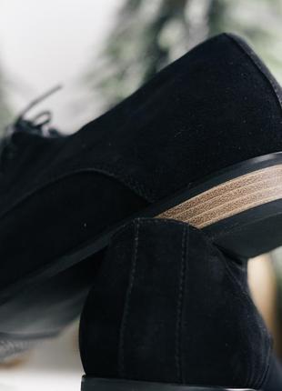 Замшеві туфлі з стильним декором5 фото