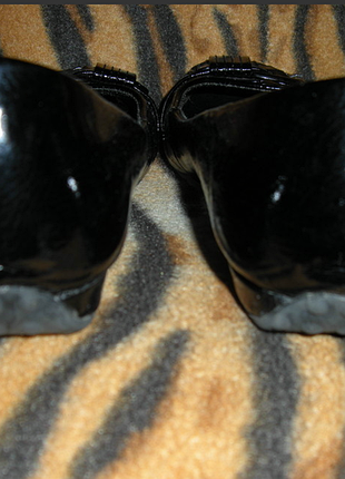 Туфли черного цвета покрыты лаком,р.39,230грн.2 фото