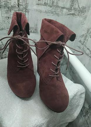 Бордовые  замшевые осенние ботинки на устойчивом каблуке со шнурками2 фото