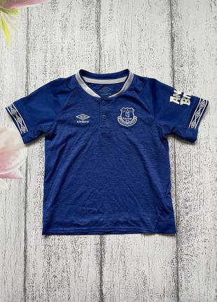 Крутая футболка для спорта everton umbro 4-5лет