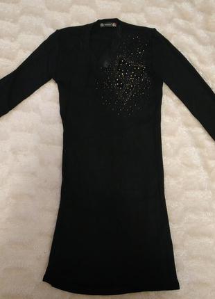 Чорна коротка приталена сукня2 фото