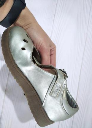 Серебристые туфельки для девочки john lewis7 фото